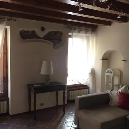 Historical Flat In The Hearth Of